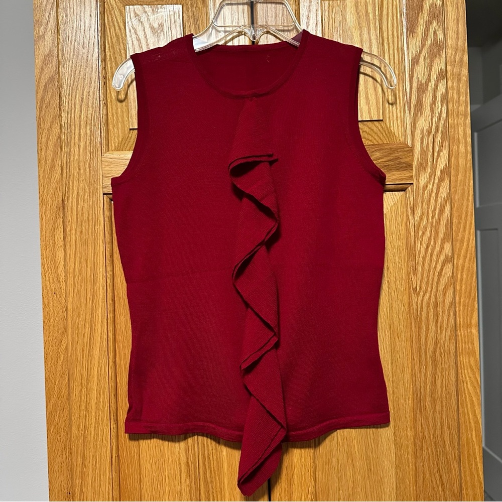Merino fine wool sleeveless top shirt with the raffle. Size XS.